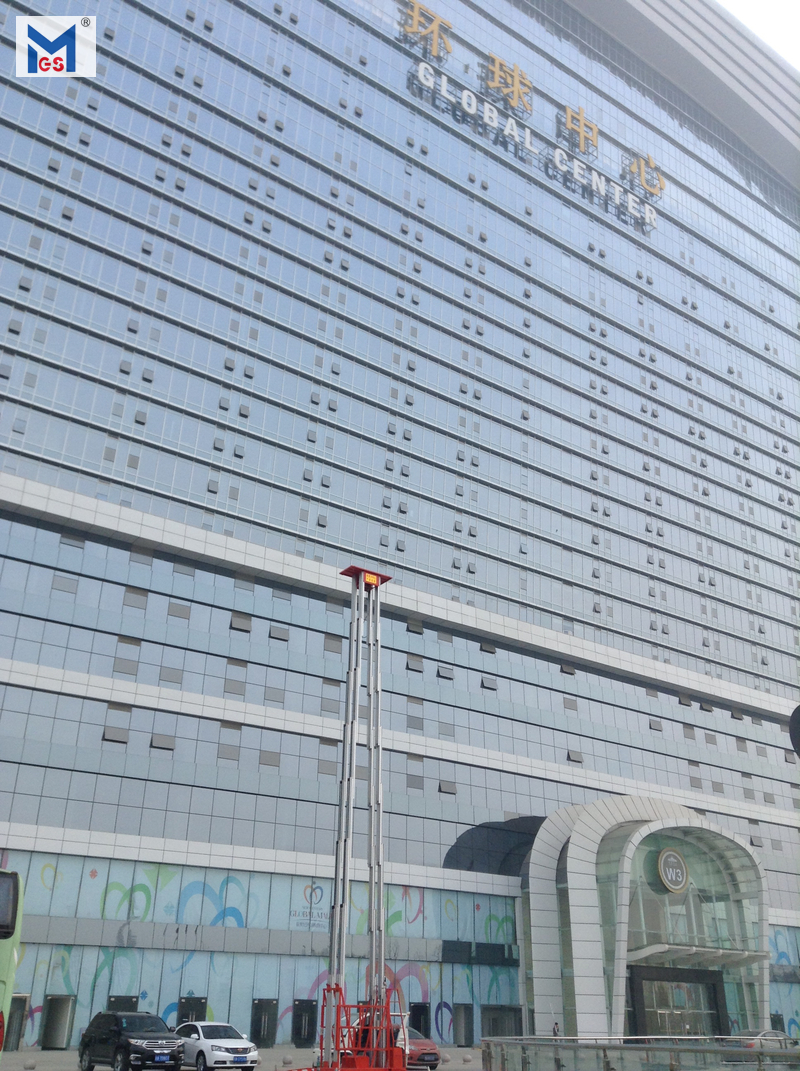 成都環球世紀會展旅游集團有限公司在我司訂購1臺全自行剪叉式升降作業平臺