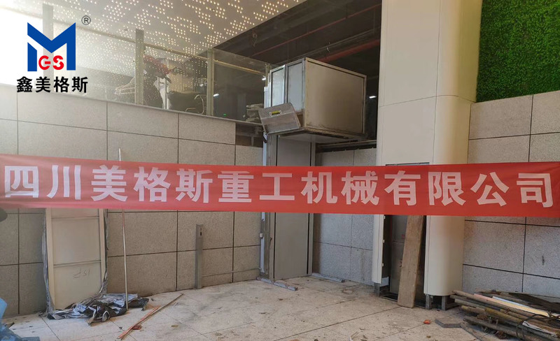 南充火車北站定制的垂直無障礙升降機