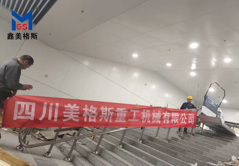 南充火車北站斜掛式升降平臺